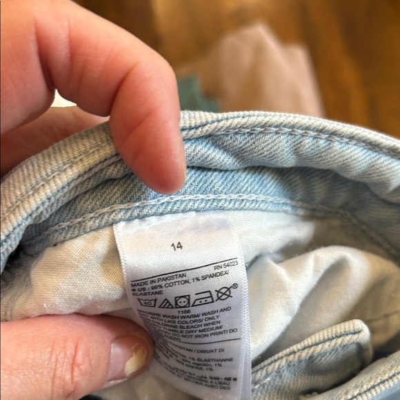 Old Navy Light Blue Striped Cropped Jeans - Picture 5 of 5